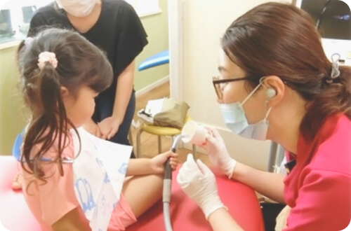 お子様の治療の様子
